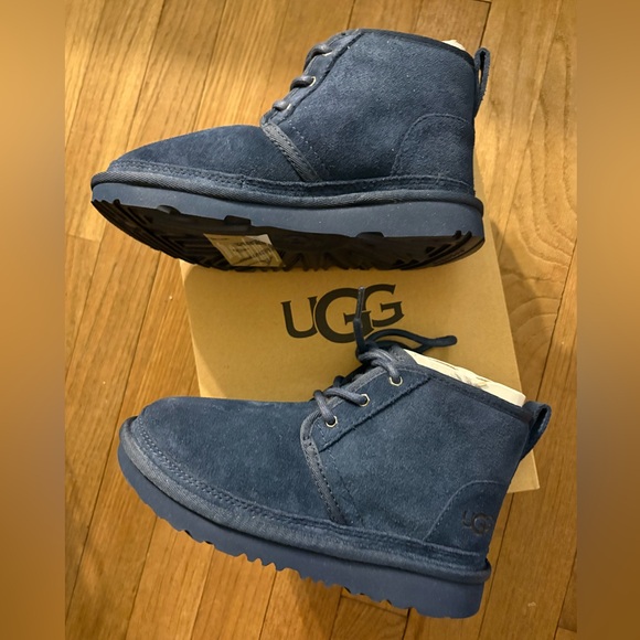 Brand-new UGG Kids Neumel II navy size 13 new, in box - Picture 3 of 6